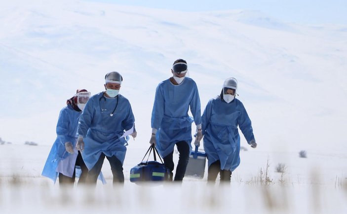 Erzurum'da aşı ekibi engel tanımıyor