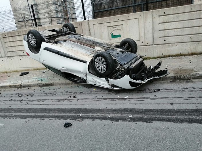 Başakşehir'de otomobilin takla attığı anlar kamerada
