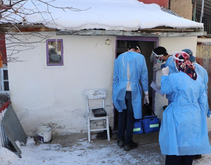 Erzurum'da aşı ekibi engel tanımıyor