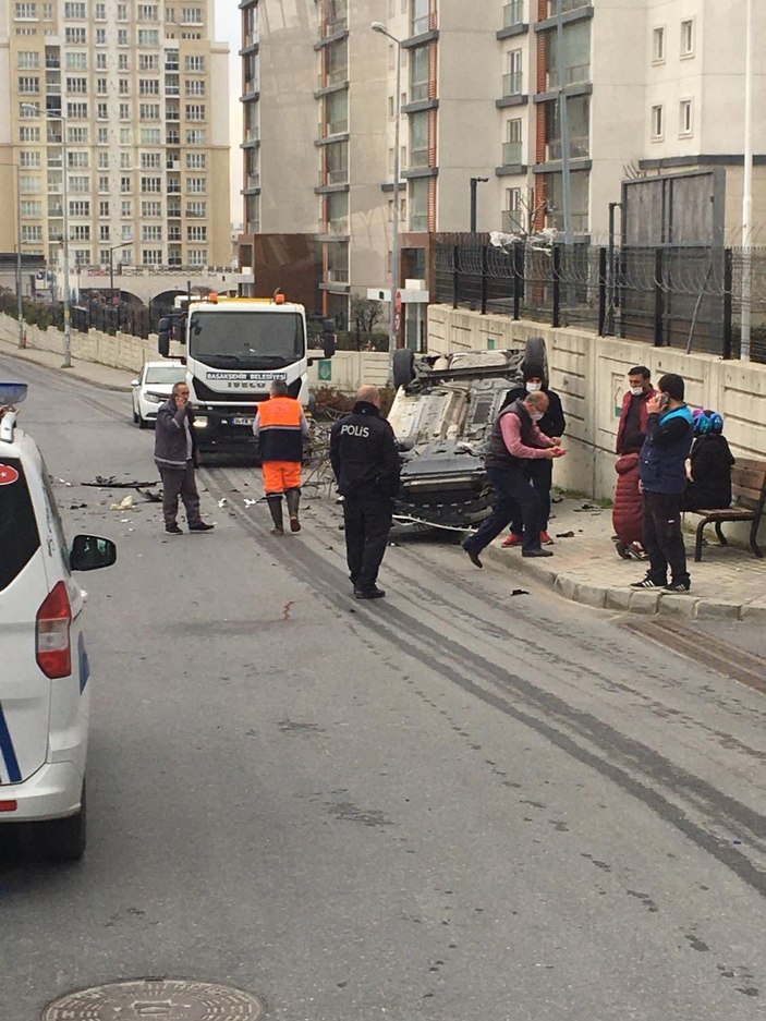 Başakşehir'de otomobilin takla attığı anlar kamerada