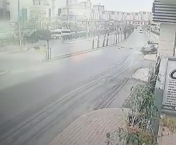 Başakşehir'de otomobilin takla attığı anlar kamerada
