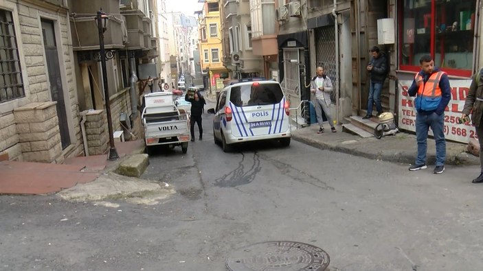 Beyoğlu'nda labarotuvar çalışanı kadın adres ararken kapkaça uğradı -4