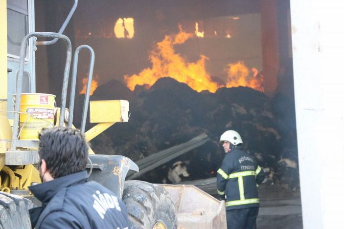 Niğde’de tekstil fabrikasında çıkan yangın söndürüldü -1