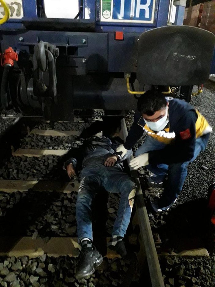 Bulgaristan’a gidecek trene gizlice binmek isteyen 2 Suriyeli, elektrik akımına kapıldı -2