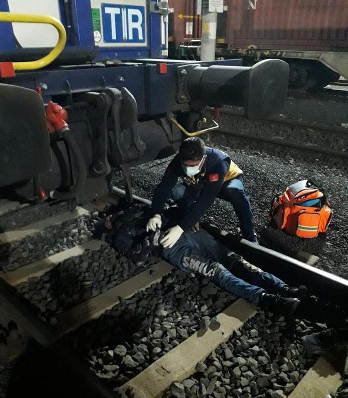 Bulgaristan’a gidecek trene gizlice binmek isteyen 2 Suriyeli, elektrik akımına kapıldı -3