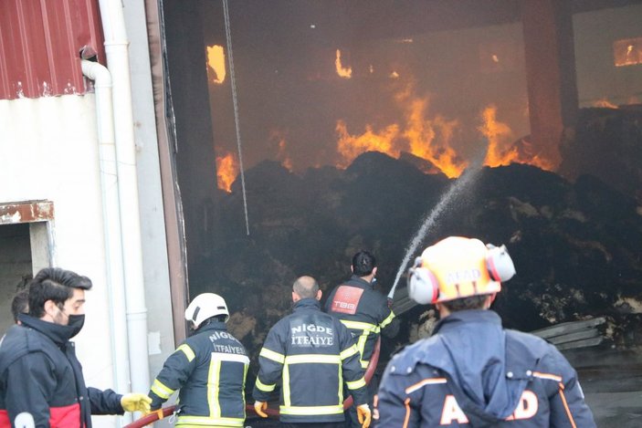 Niğde’de tekstil fabrikasında çıkan yangın söndürüldü -4