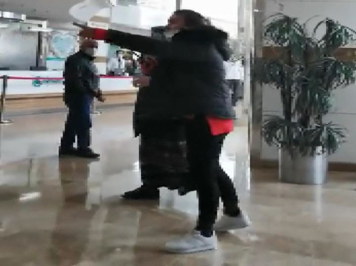 Esenyurt'ta tıp bayramı öncesi sağlık çalışanlarına şiddet kamerada -4