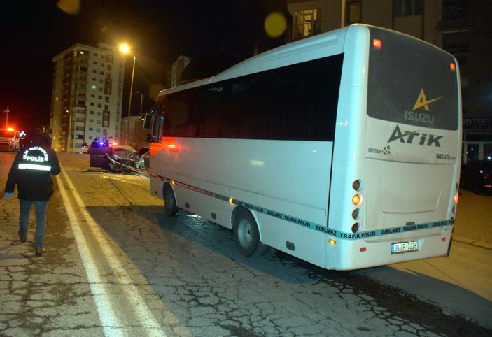 Kayseri'de otomobil ile midibüs çarpıştı: 1 ölü, 4 yaralı -7