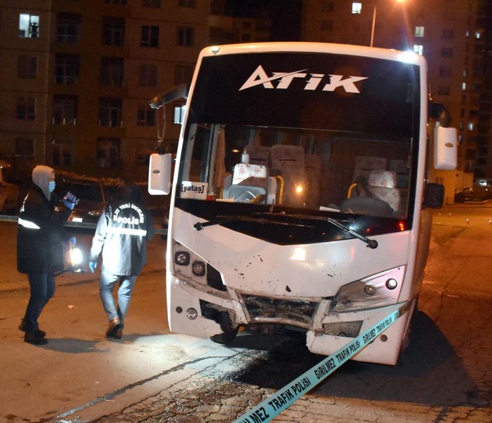 Kayseri'de otomobil ile midibüs çarpıştı: 1 ölü, 4 yaralı -6
