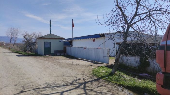 i Bursa'da 300 kiloluk makinenin altında kaldı