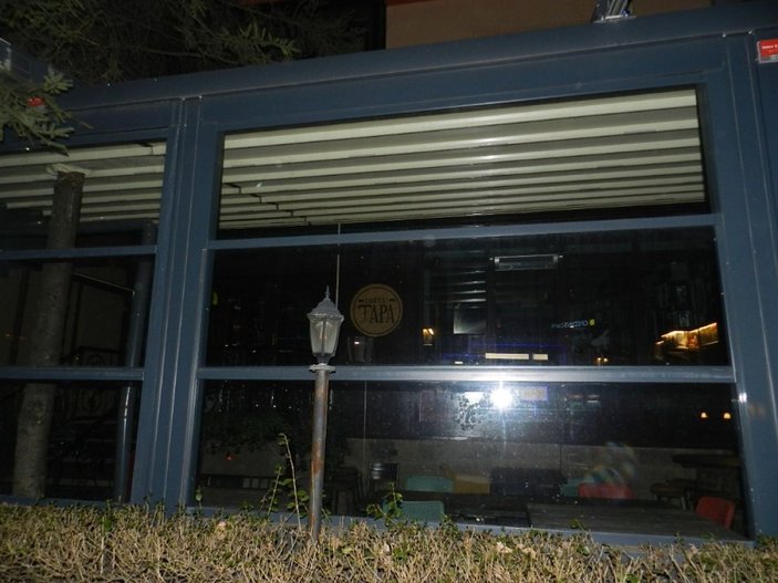 Kosova’da Covid-19 salgının 1. yılında kafe ve restoranlardan ışıkları söndürme eylemi -4