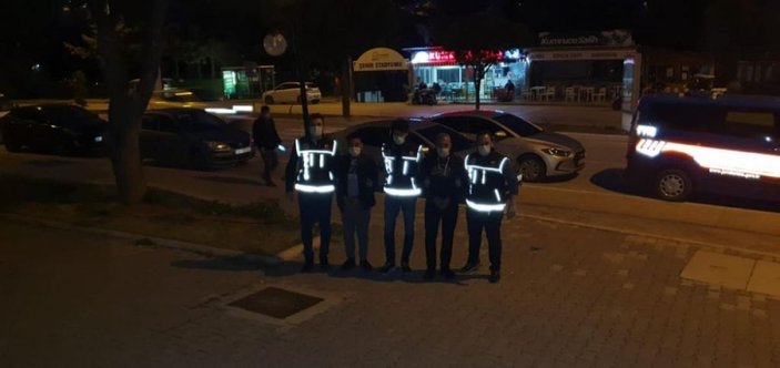 Çeşme’de 2 uyuşturucu satıcısı tutuklandı -3