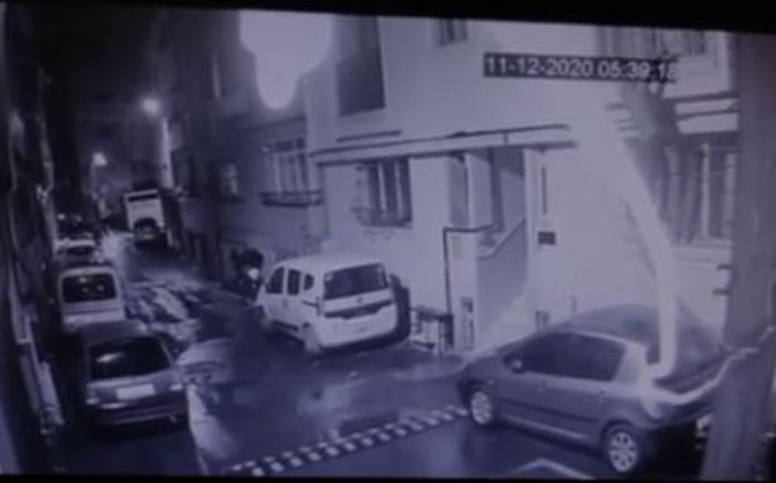 Şişli'de ikinci kattaki daireye tırmanarak giren hırsız kamerada -3