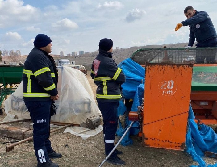 Kırıkkale'de tarım aracına sıkışan köpek kurtarıldı