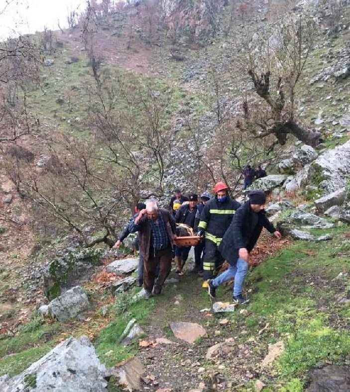 Manisa'da 100 metrelik uçuruma yuvarlanan çoban kurtarıldı