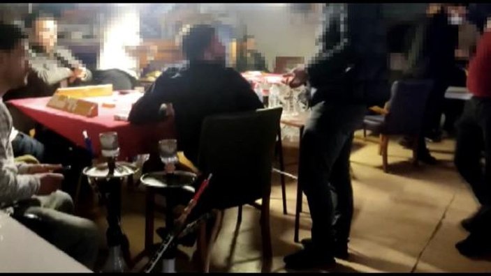 Kafede nargile içip, oyun oynayan 16 kişiye ceza -2