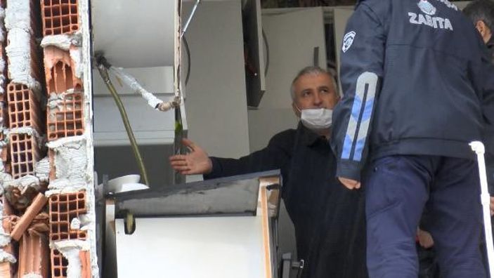 d Gaziosmanpaşa'da patlama olan binada inceleme -8