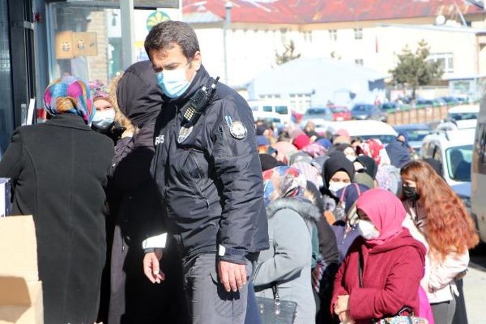 Erzurum'da indirim kuyruğu