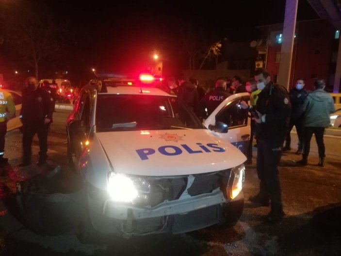 İzmir’de iki ayrı kaza: 2’si polis 4 yaralı