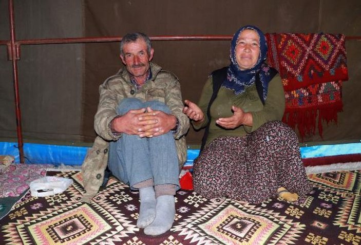 Baba mesleği hayvancılığa devam eden İpek ailesi, yaşamlarını çadırda sürdürüyor -2