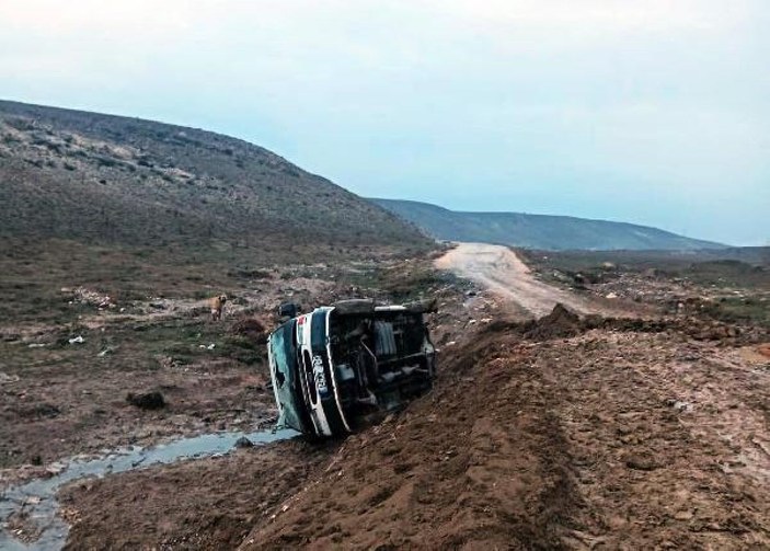Eskişehir'de minibüs şarampole devrildi: 1 ölü -2