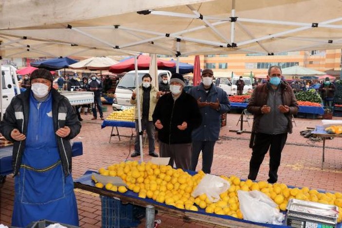 Keşan'da 2 haftadır kapalı olan halk pazarı dualarla yeniden açıldı -3