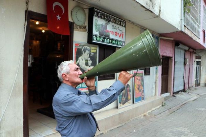 Sinema tutkusundan vazgeçmedi; müzeye çevirdiği evinde Yeşilçam’ı yaşatıyor -10