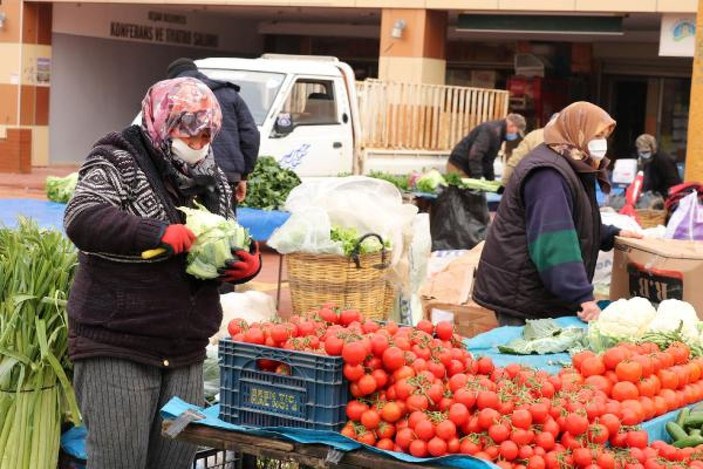Keşan'da 2 haftadır kapalı olan halk pazarı dualarla yeniden açıldı -8