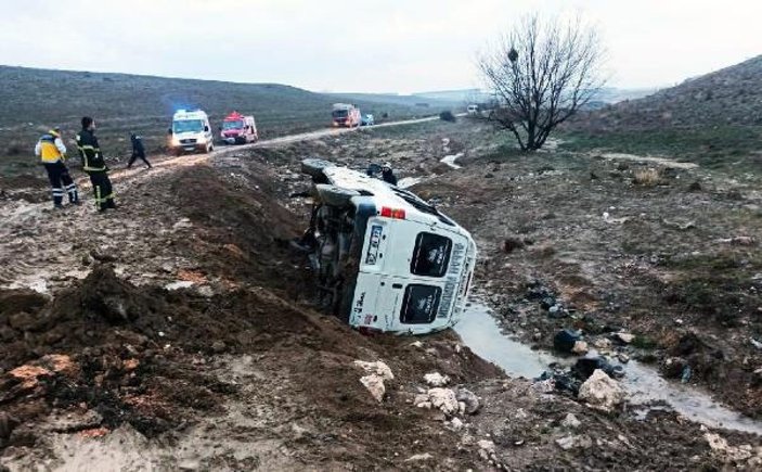 Eskişehir'de minibüs şarampole devrildi: 1 ölü -1
