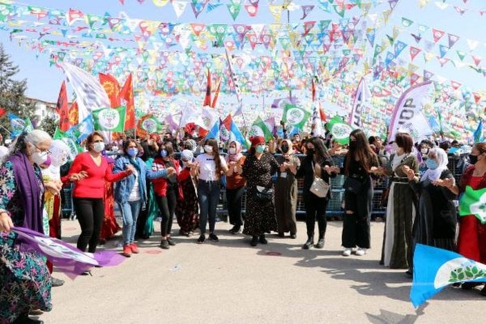 Gaziantep'te nevruz kutlamasında koronavirüs tedbirleri unutuldu -6