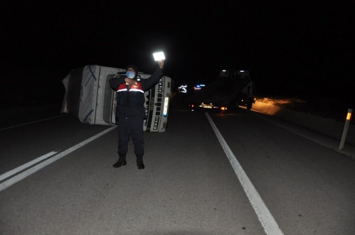 Karaman’da otomobil ile kamyonet çarpıştı: 6 yaralı