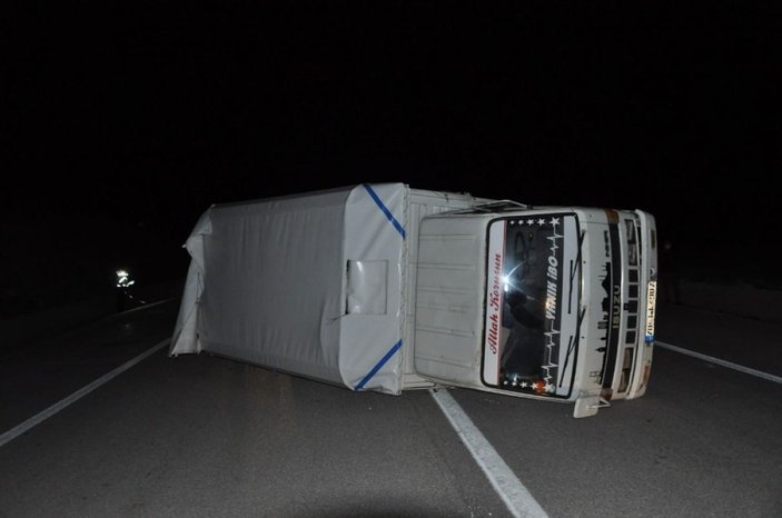 Karaman’da otomobil ile kamyonet çarpıştı: 6 yaralı