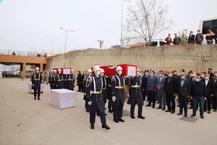 Şırnak'ta mühimmat patlamasıyla ölen 2 çocuğun cenazeleri, törenle uğurlandı -7