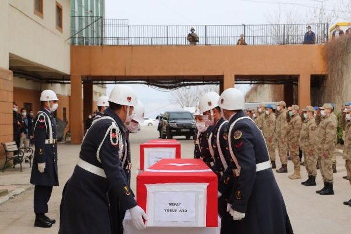 Şırnak'ta mühimmat patlamasıyla ölen 2 çocuğun cenazeleri, törenle uğurlandı -5