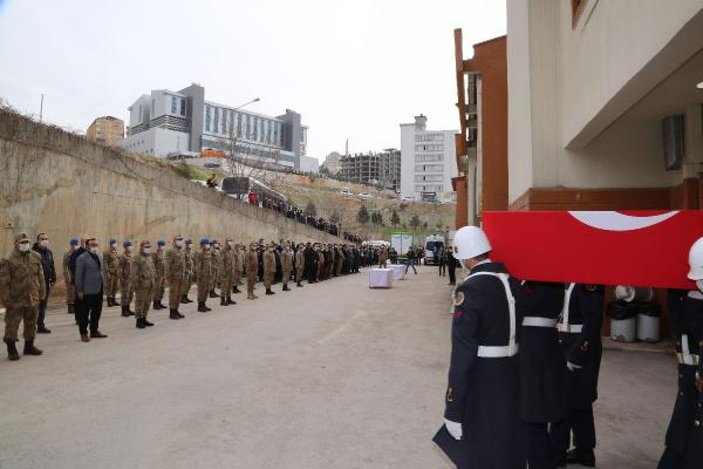 Şırnak'ta mühimmat patlamasıyla ölen 2 çocuğun cenazeleri, törenle uğurlandı -3