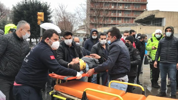 Beyoğlu'nda otomobil kadına çarptı: 5 saniye tepkisi -2
