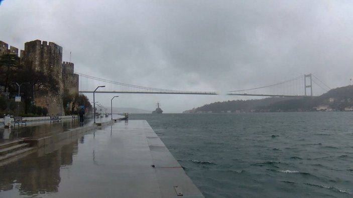 ABD savaş gemisi İstanbul Boğazı'ndan geçti -1