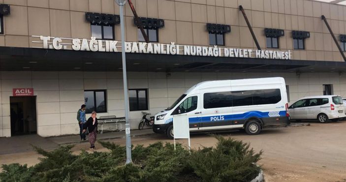 d Hafif ticari araç bariyerlere çarptı: 2 ölü, 2 yaralı -1