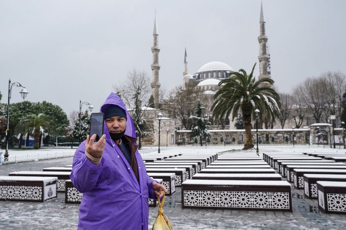 Kar yağışı Sultanahmet Meydanı'nda kartpostallık görüntüler oluşturdu  -7