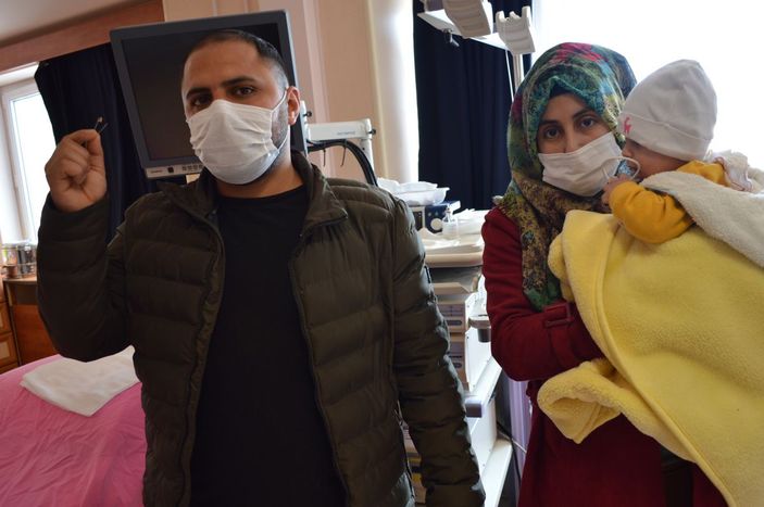 Efraim bebeğin yuttuğu iğne, 15 dakikalık operasyonla yemek borusundan alındı -5