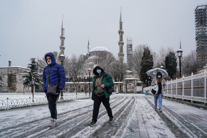 Kar yağışı Sultanahmet Meydanı'nda kartpostallık görüntüler oluşturdu  -5