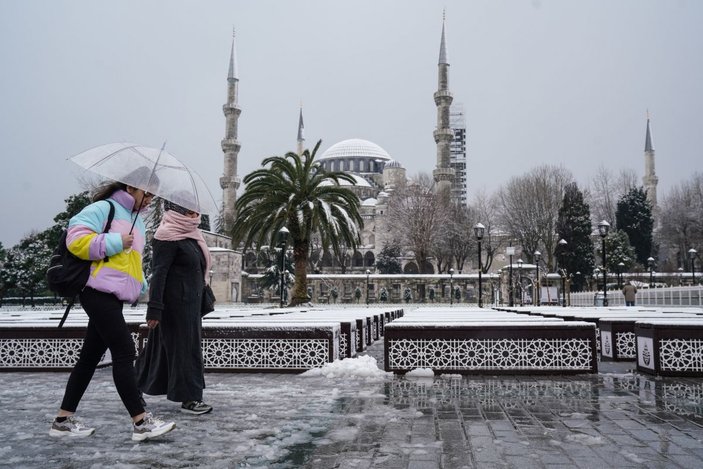 Kar yağışı Sultanahmet Meydanı'nda kartpostallık görüntüler oluşturdu  -6