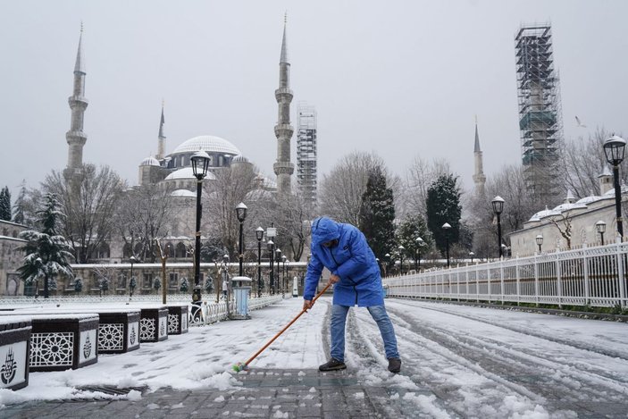 Kar yağışı Sultanahmet Meydanı'nda kartpostallık görüntüler oluşturdu  -3