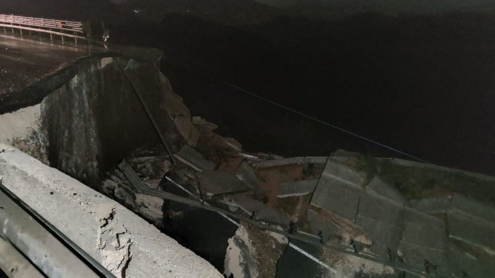 Düzce'de D-655 yolu heyelan nedeniyle çöktü