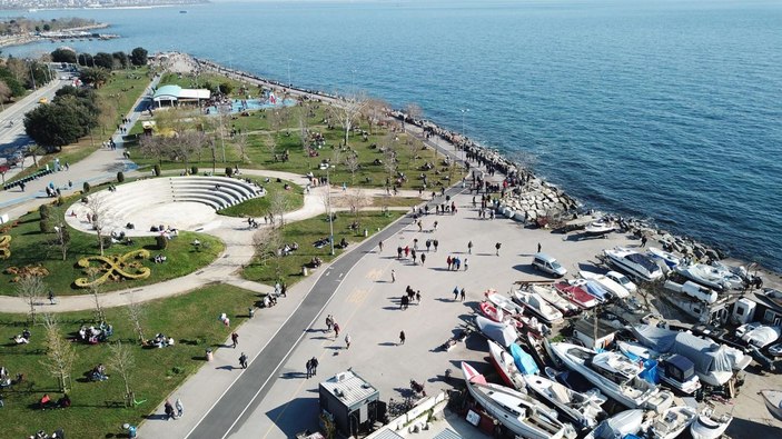 (Havadan fotoğrafla) Caddebostan Sahili'nde dikkat çeken kalabalık -5