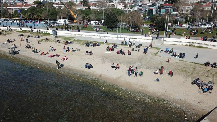 (Havadan fotoğrafla) Caddebostan Sahili'nde dikkat çeken kalabalık -2