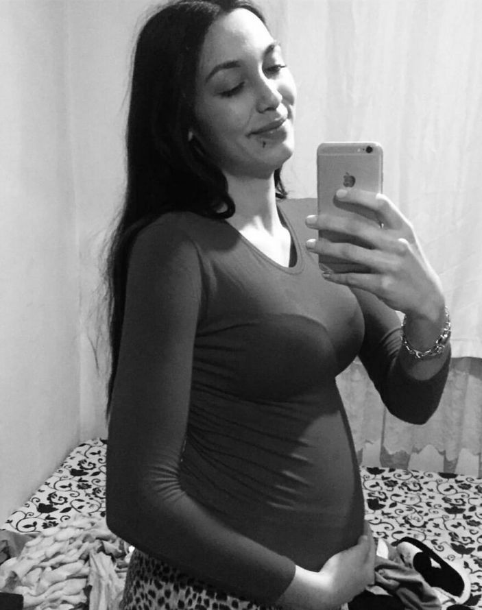 d İzmir'de 5 aylık hamile genç kızı dini nikahlı eşi, 16 yerinden bıçaklayarak öldürdü