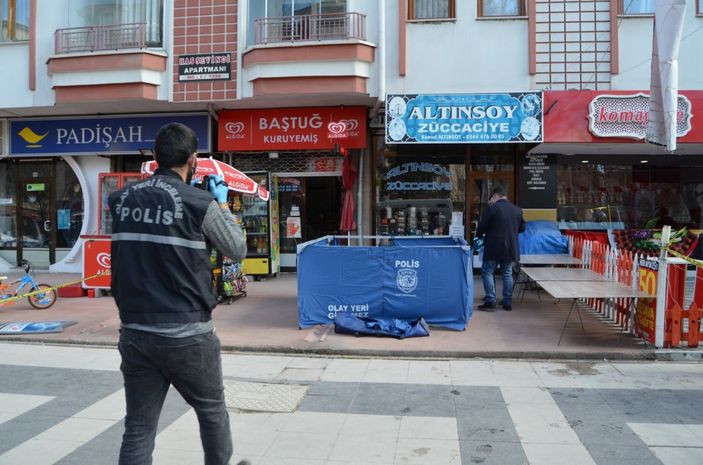 80 yaşındaki koca balkondan düşüp öldü, marketten dönen eşi bayıldı -2