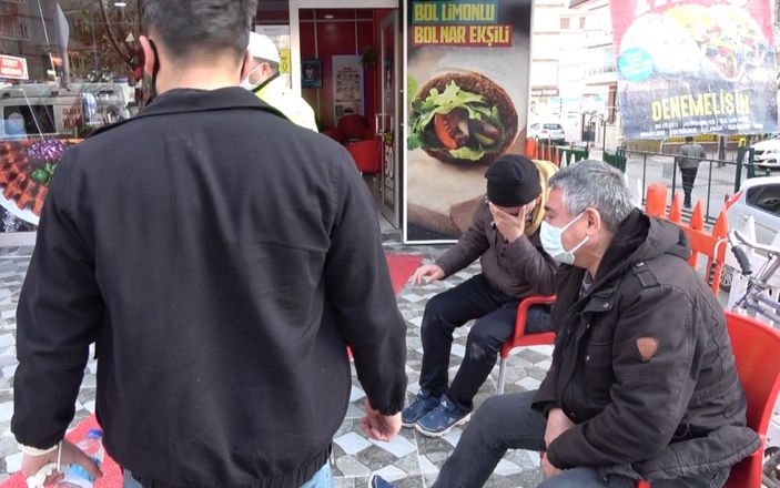 80 yaşındaki koca balkondan düşüp öldü, marketten dönen eşi bayıldı -5