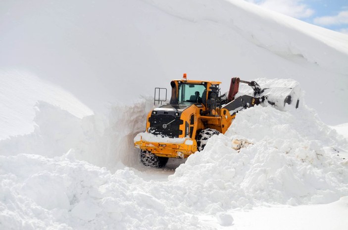 Muş'ta 'Kar Kaplanları'nın 6 metre karla zorlu mücadelesi -4